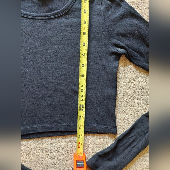 Aritzia/ Wilfred Free Crop Top - Picture 4 of 4